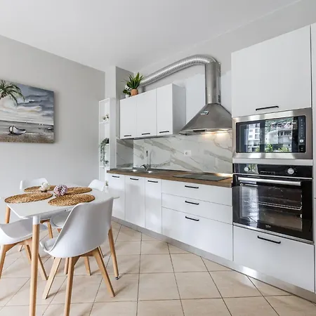 Apartament Seaside By Pikhost