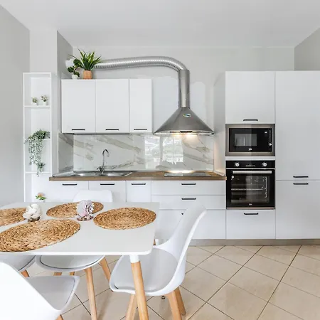 Apartament Seaside By Pikhost Wlora