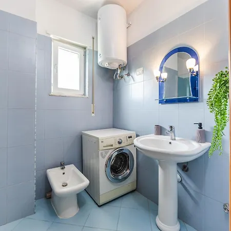 Seaside By Pikhost *