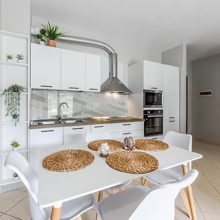 Apartament Seaside By Pikhost *