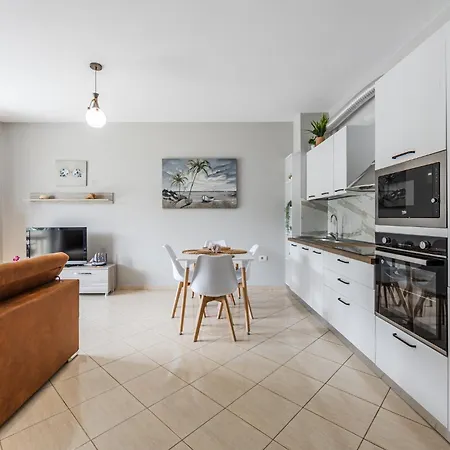 Apartament Seaside By Pikhost Wlora